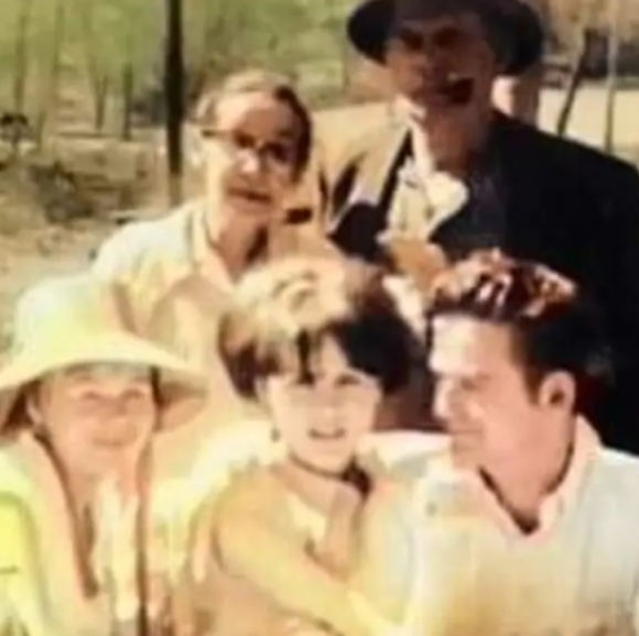 Meet your Posher, Brenda. - Picture 3 of 5